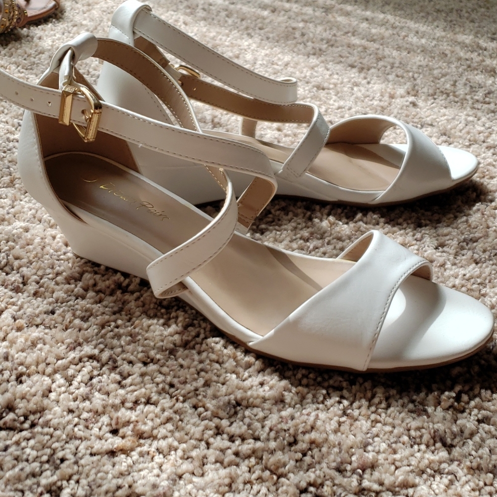White heel